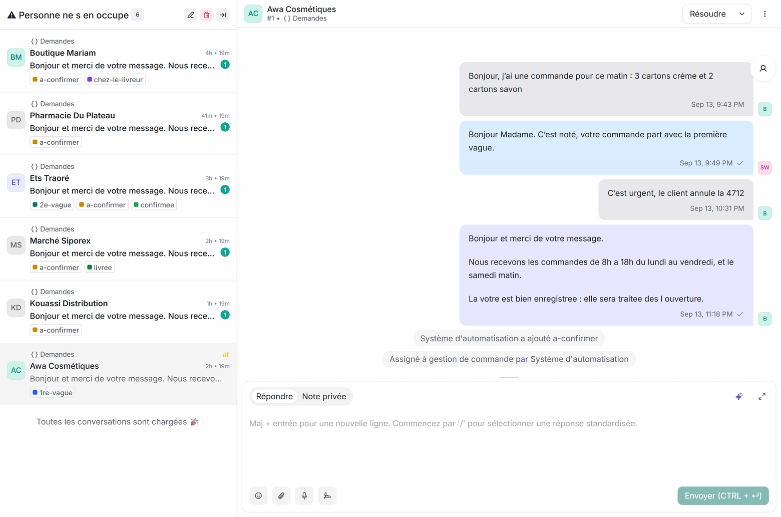 L'écran de WICLOSE : la file des demandes à gauche, la conversation au centre, et les actions de l'outil visibles dans le fil.